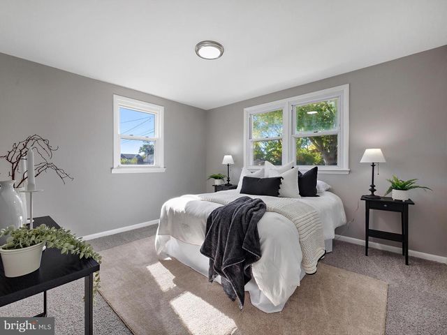 325 BEACH AVE, Pasadena, MD 21122