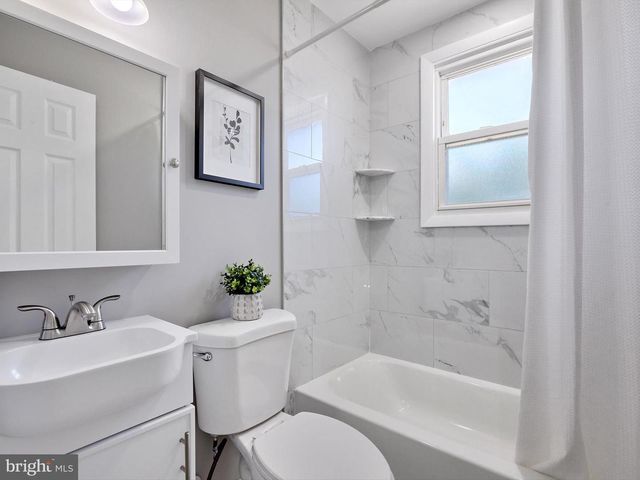 325 BEACH AVE, Pasadena, MD 21122