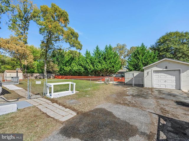 325 BEACH AVE, Pasadena, MD 21122