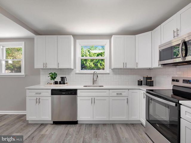 325 BEACH AVE, Pasadena, MD 21122