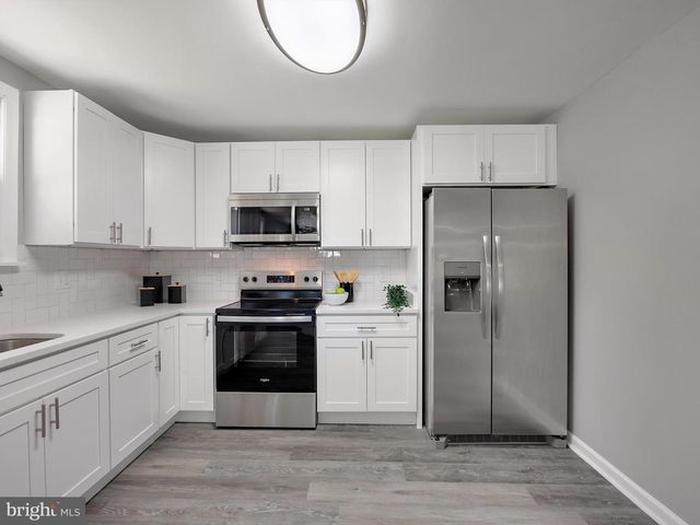 325 BEACH AVE, Pasadena, MD 21122