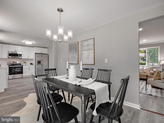 325 BEACH AVE, Pasadena, MD 21122