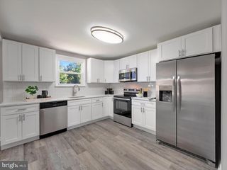 325 BEACH AVE, Pasadena, MD 21122