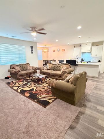 7502 Emerald Green Avenue, Bakersfield, CA 93313