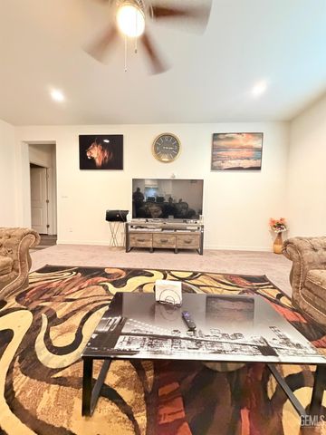 7502 Emerald Green Avenue, Bakersfield, CA 93313