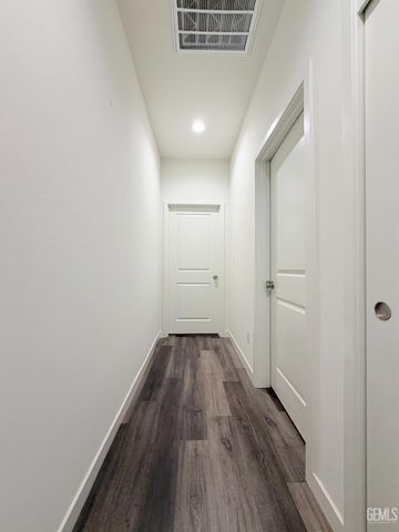 7502 Emerald Green Avenue, Bakersfield, CA 93313