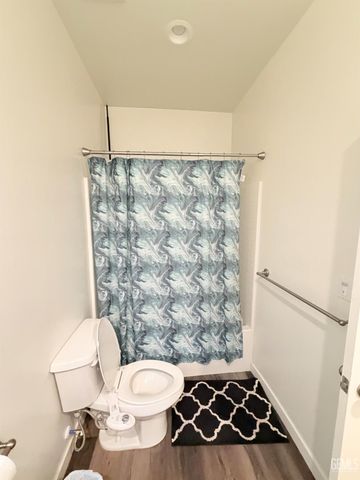 7502 Emerald Green Avenue, Bakersfield, CA 93313