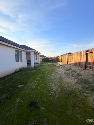 7502 Emerald Green Avenue, Bakersfield, CA 93313