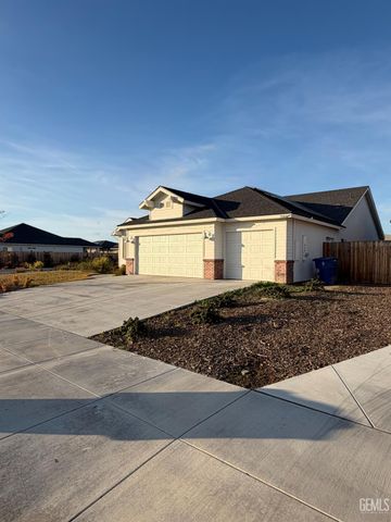 7502 Emerald Green Avenue, Bakersfield, CA 93313