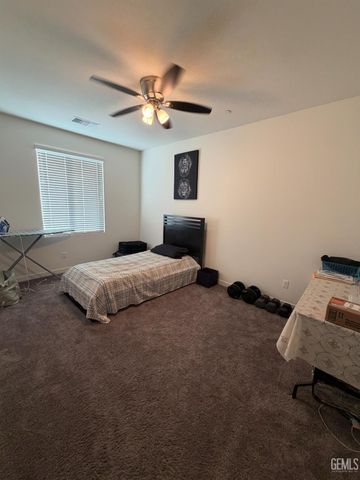 7502 Emerald Green Avenue, Bakersfield, CA 93313