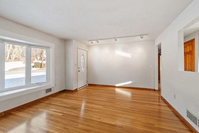 187 Mill Rd, Chelmsford, MA 01824