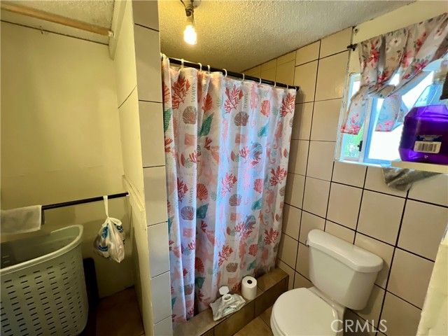 5852 S Olive Street, Los Angeles, CA 90003