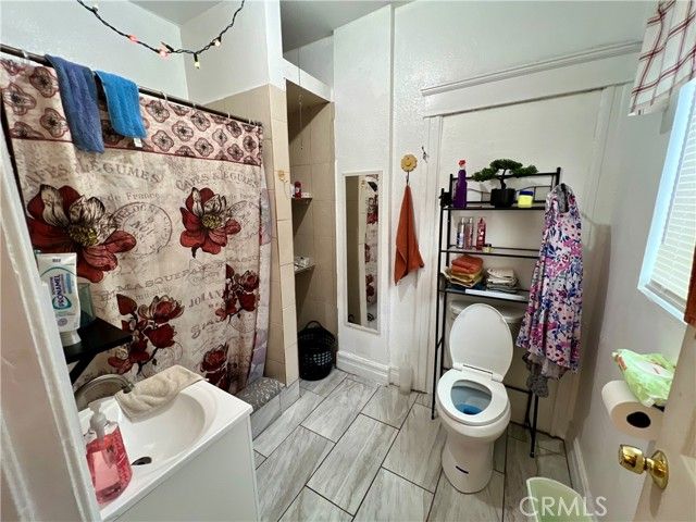 5852 S Olive Street, Los Angeles, CA 90003