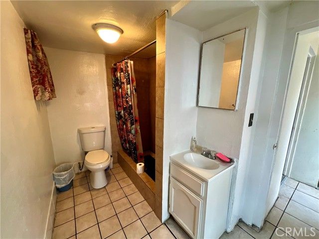 5852 S Olive Street, Los Angeles, CA 90003