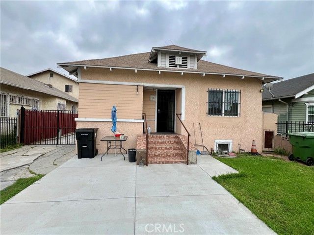 5852 S Olive Street, Los Angeles, CA 90003