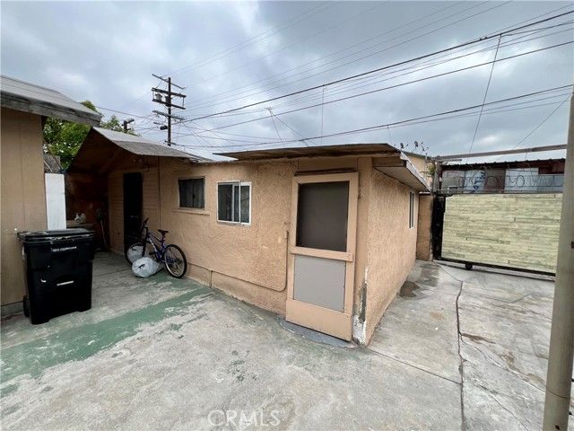 5852 S Olive Street, Los Angeles, CA 90003