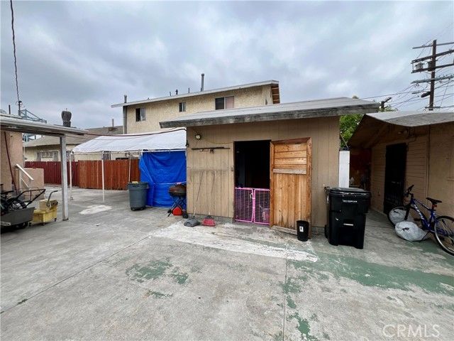 5852 S Olive Street, Los Angeles, CA 90003