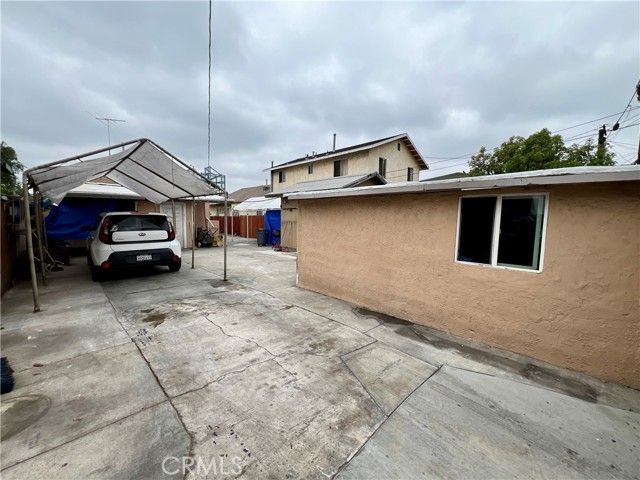 5852 S Olive Street, Los Angeles, CA 90003