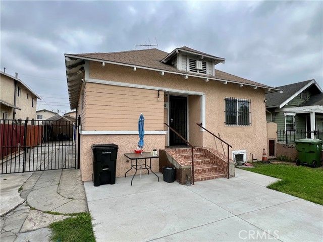 5852 S Olive Street, Los Angeles, CA 90003