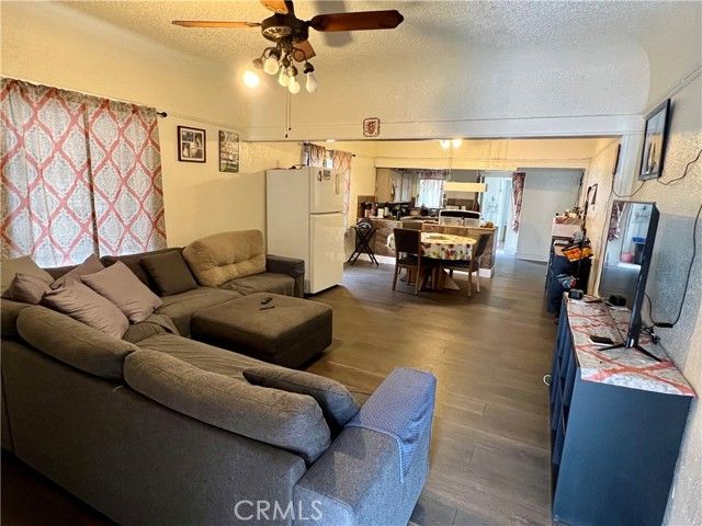 5852 S Olive Street, Los Angeles, CA 90003