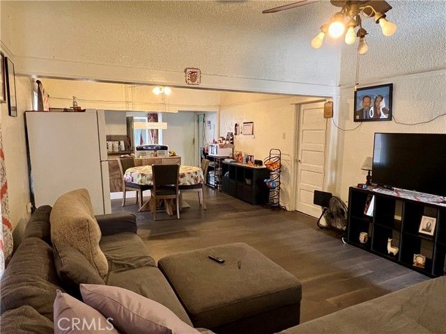 5852 S Olive Street, Los Angeles, CA 90003