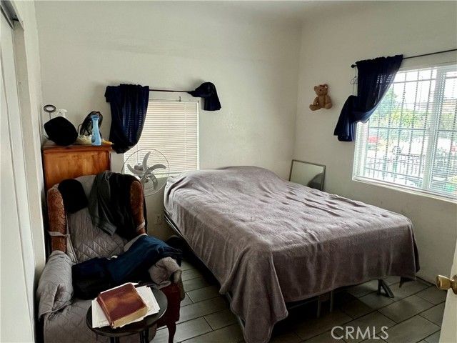 5852 S Olive Street, Los Angeles, CA 90003