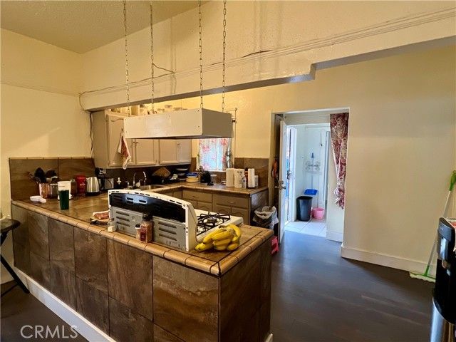 5852 S Olive Street, Los Angeles, CA 90003