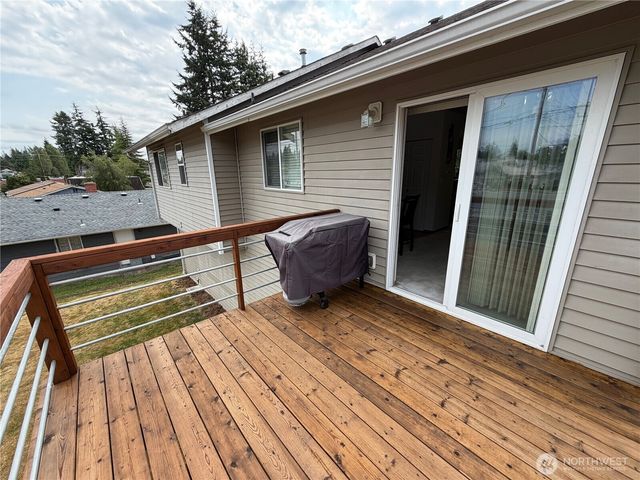 1709 Silver Lake Road, Everett, WA 98208