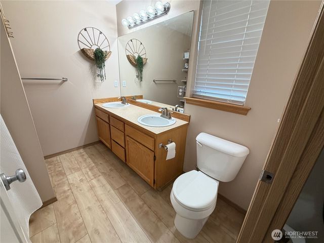 1709 Silver Lake Road, Everett, WA 98208