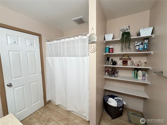 1709 Silver Lake Road, Everett, WA 98208