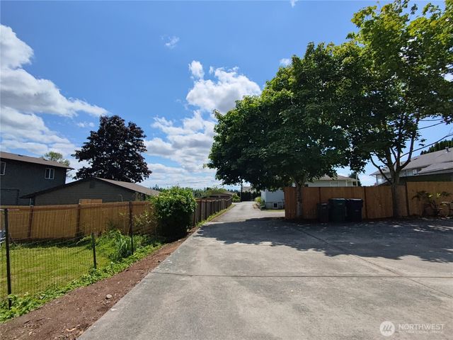 1709 Silver Lake Road, Everett, WA 98208