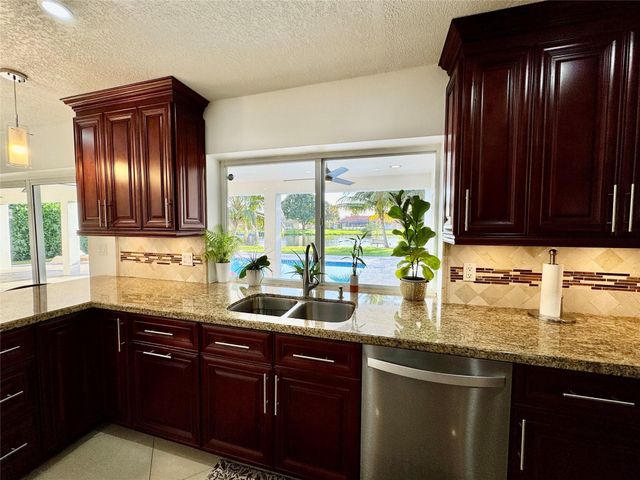 481 W Tropical Way, Plantation, FL 33317