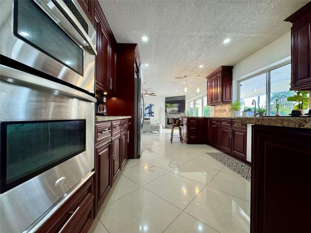 481 W Tropical Way, Plantation, FL 33317