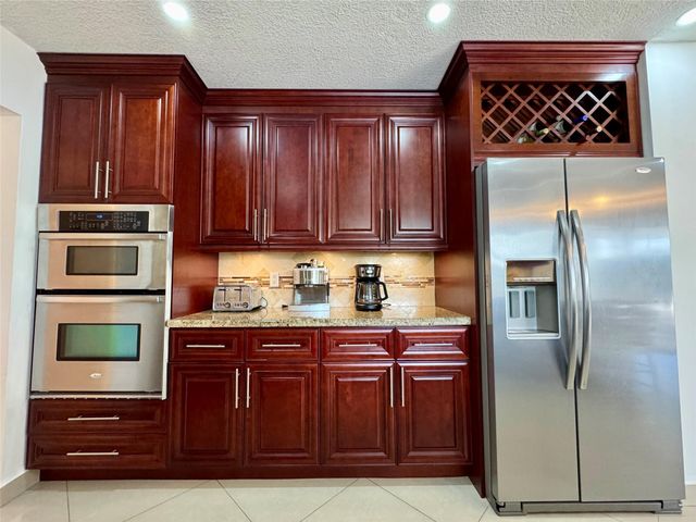 481 W Tropical Way, Plantation, FL 33317