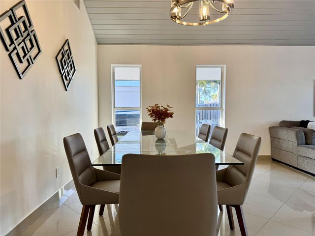 481 W Tropical Way, Plantation, FL 33317