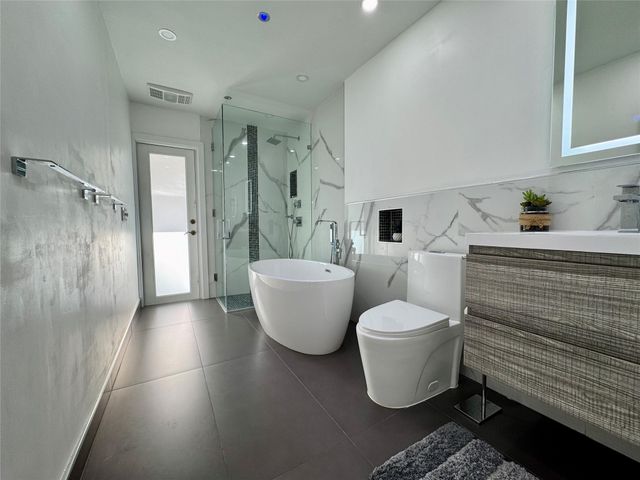 481 W Tropical Way, Plantation, FL 33317