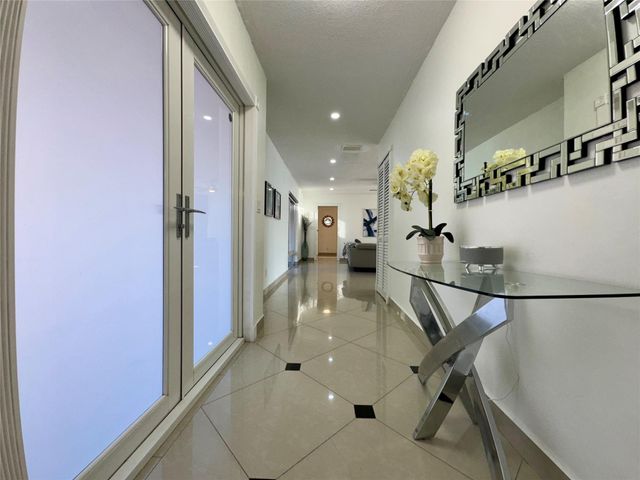 481 W Tropical Way, Plantation, FL 33317