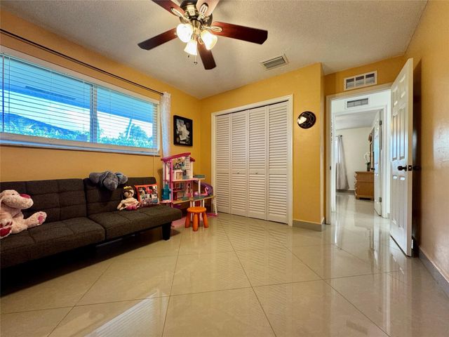481 W Tropical Way, Plantation, FL 33317