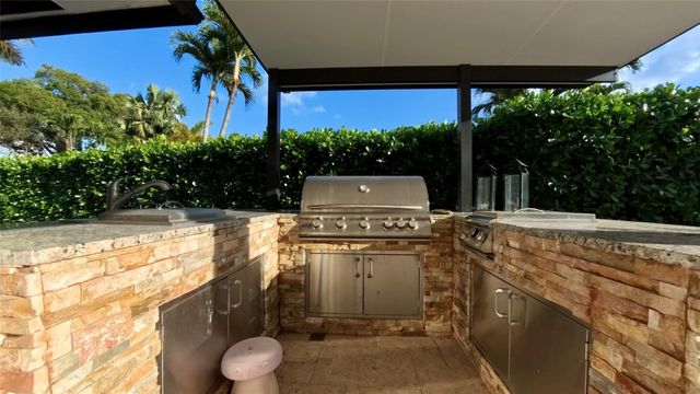 481 W Tropical Way, Plantation, FL 33317