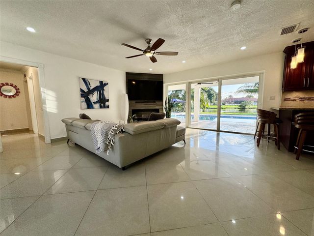 481 W Tropical Way, Plantation, FL 33317