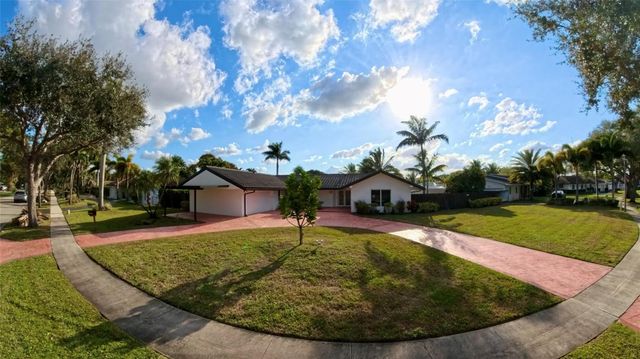 481 W Tropical Way, Plantation, FL 33317