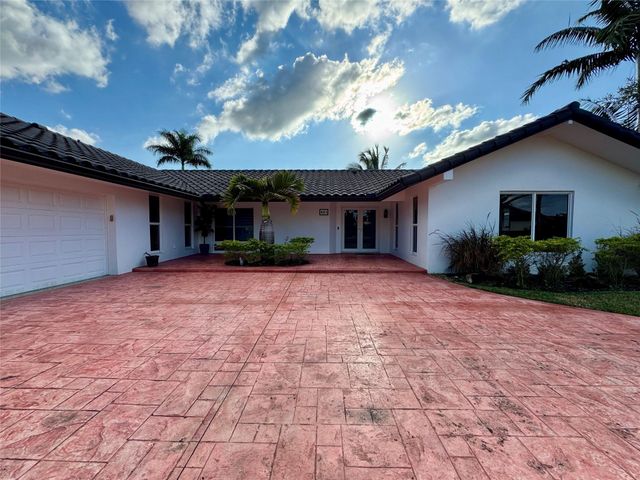 481 W Tropical Way, Plantation, FL 33317