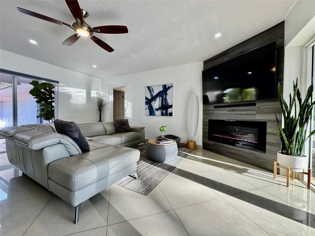 481 W Tropical Way, Plantation, FL 33317