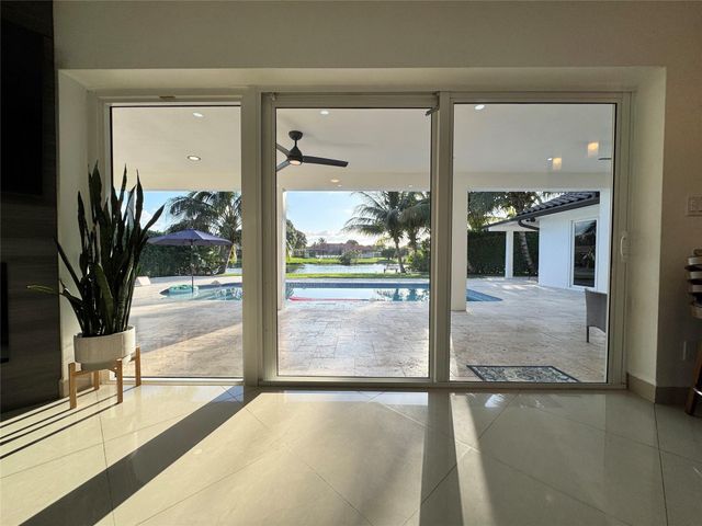 481 W Tropical Way, Plantation, FL 33317