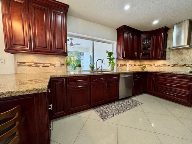 481 W Tropical Way, Plantation, FL 33317