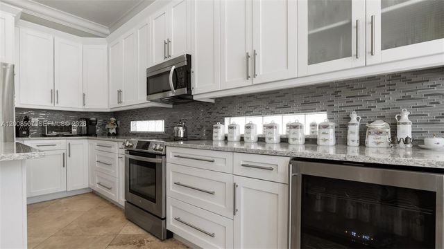 12300 NW 77th Mnr, Parkland, FL 33076