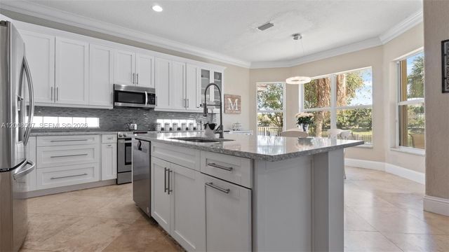 12300 NW 77th Mnr, Parkland, FL 33076