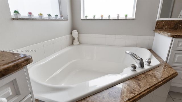 12300 NW 77th Mnr, Parkland, FL 33076
