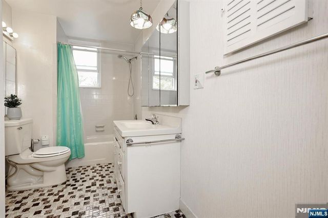 338 4th Avenue, Hawthorne, NJ 07506