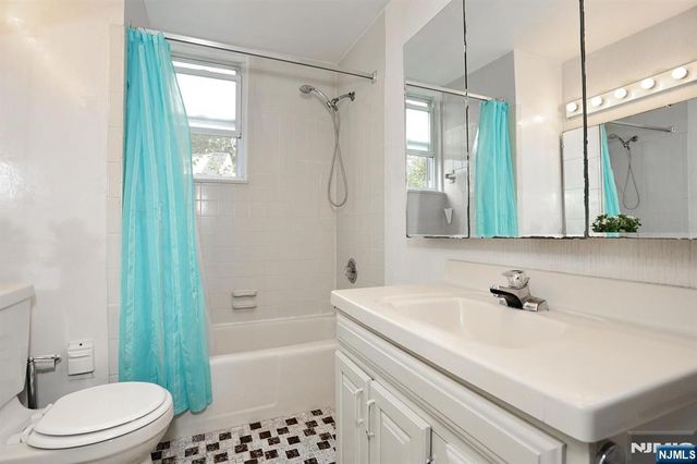 338 4th Avenue, Hawthorne, NJ 07506